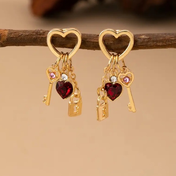 Minimalist Gold-Plated Hollow Heart Lock & Key Dangle Earrings for Women ❤️🗝️ - Picture 2 of 6